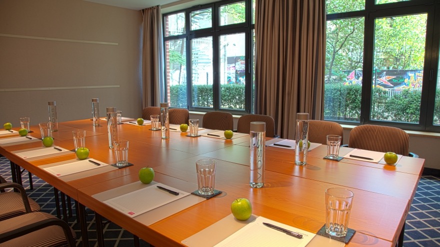 Tagungsraum Hamburg Blocktafel relexa hotel Berlin - Tagungsraum Hamburg Blocktafel